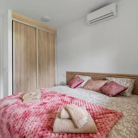 Apartment Casa Rosa At Parrot At Carihuela Torremolinos